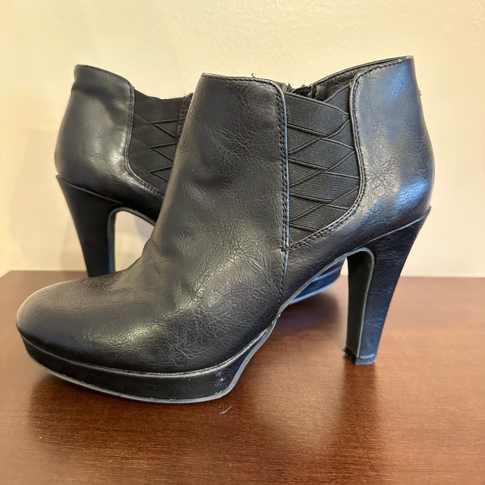 Unlisted Dress Boot/ Kenneth Cole Size 7.5M